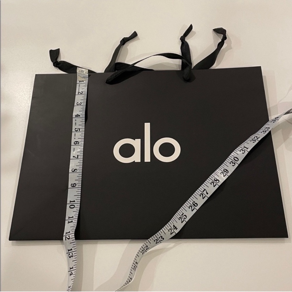 ALO Yoga Black Shoulder Bag - Picture 4 of 4